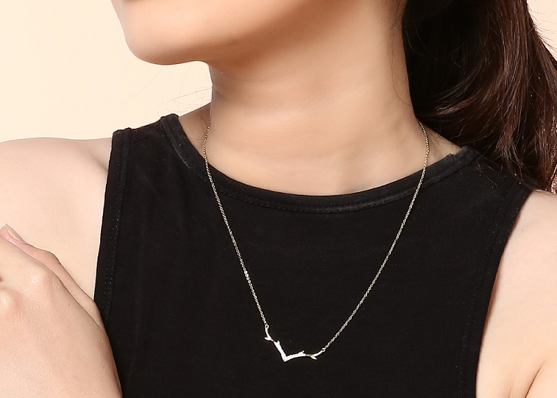 D&acirc;y chuyền h&igrave;nh c&aacute;nh chim c&aacute;ch điệu